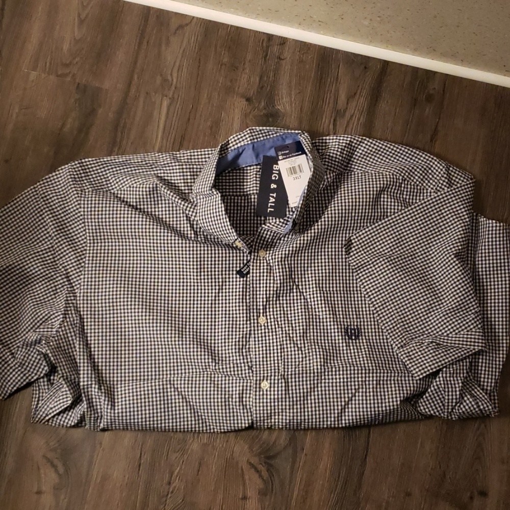 Short sleeve mens button down shirt